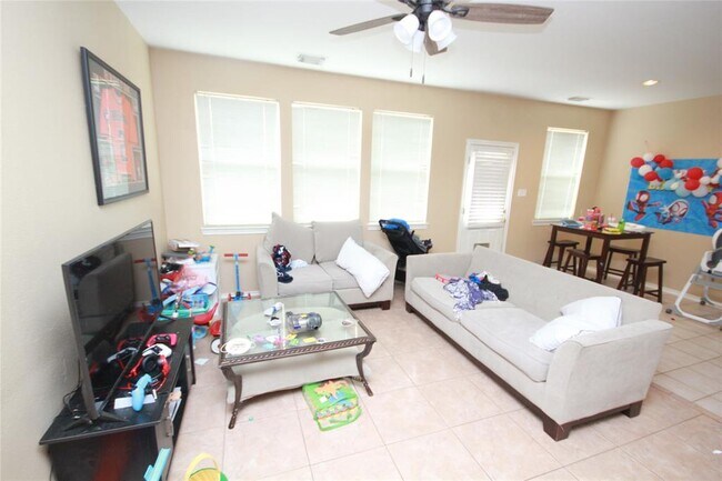 Foto del edificio - 16815 Bellmoor Ln