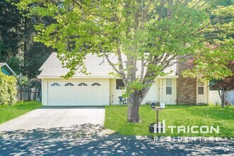 Building Photo - 483 NE Conifer Dr