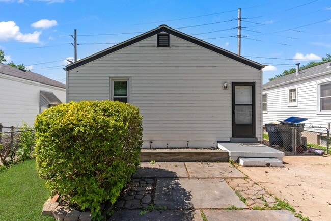Building Photo - 6535 Dale Ave