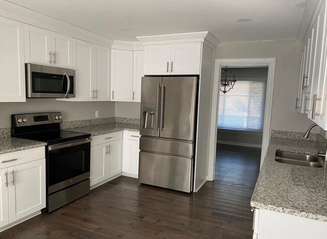 Foto del edificio - 628 Briarwood Dr