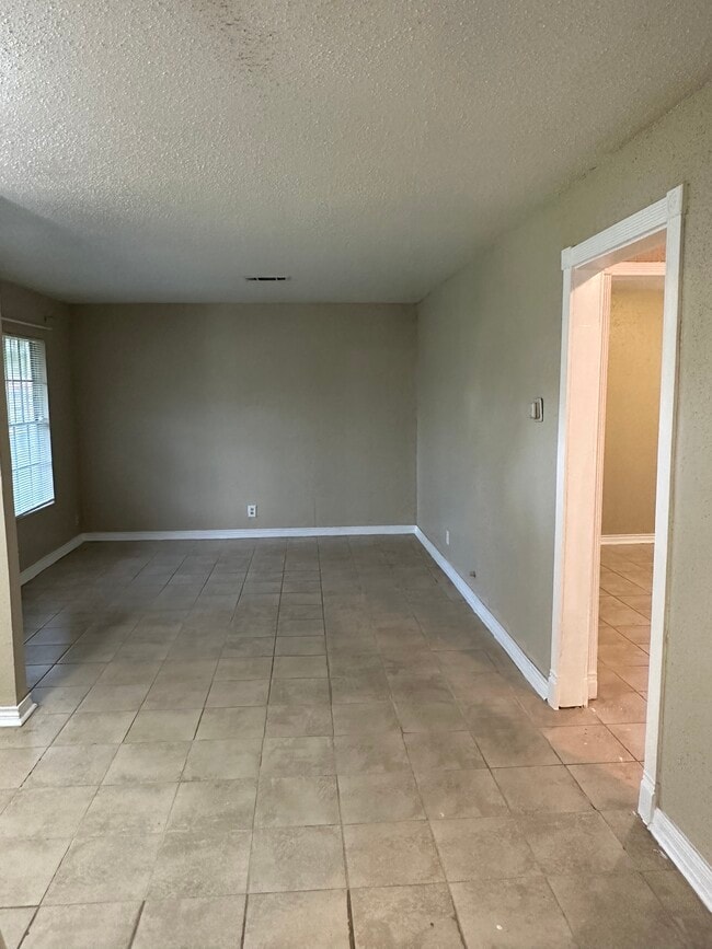 Building Photo - 1253 Palm Dr