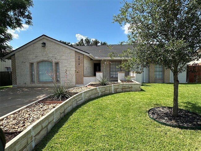 Foto del edificio - 3914 Hillside Dr