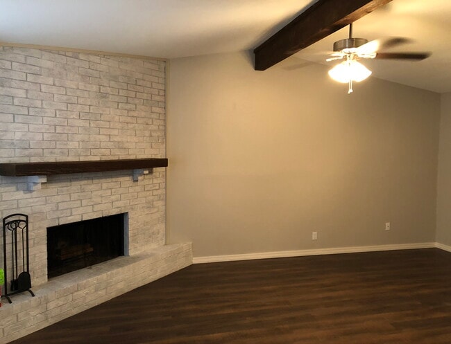 Building Photo - 826 Hardy Springs Cir