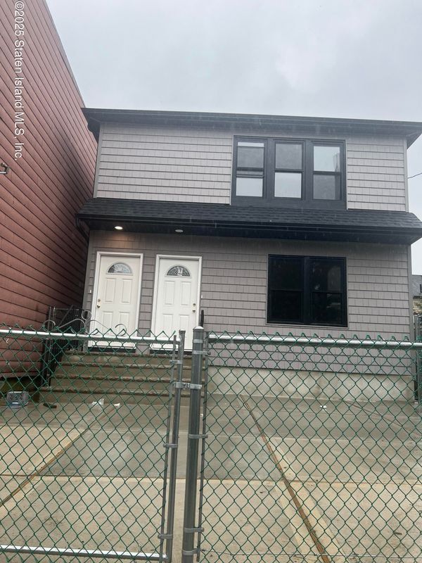 Building Photo - 46 Laurel Ave