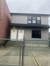 Building Photo - 46 Laurel Ave
