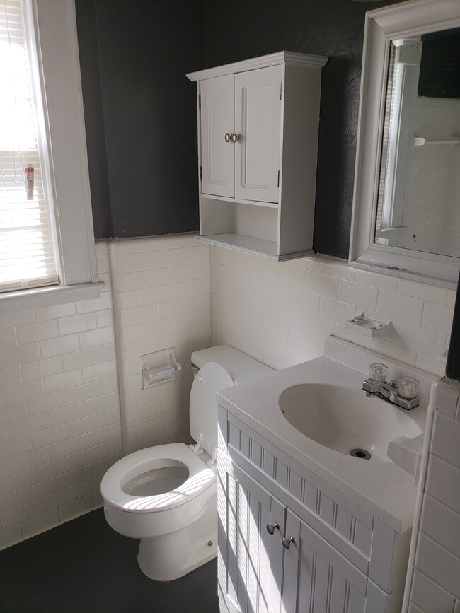 bathroom - 509 Maryland Ave
