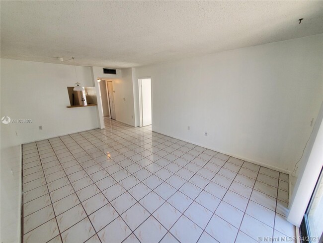 Building Photo - 16750 NE 10th Ave