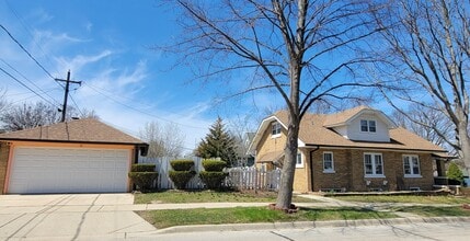 Building Photo - 144 E Pomeroy St