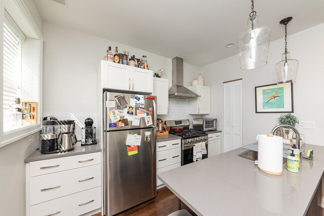 Foto del edificio - 856 N Hermitage Ave