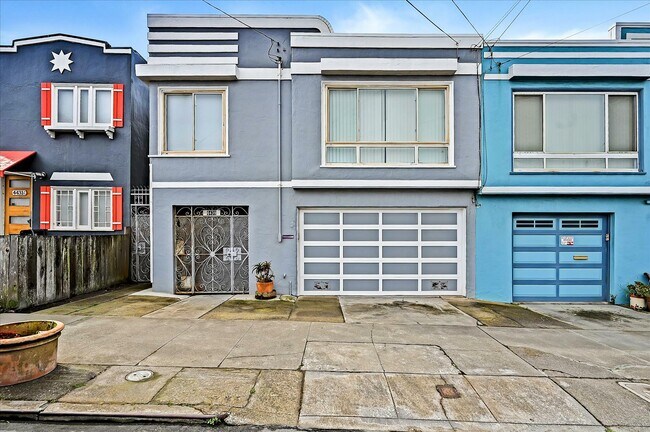 Building Photo - 4439 Kirkham St