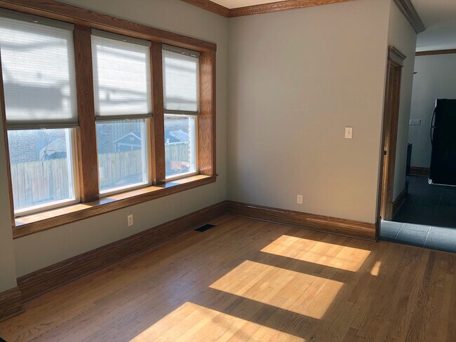 Foto del edificio - 1715 W Rascher Ave