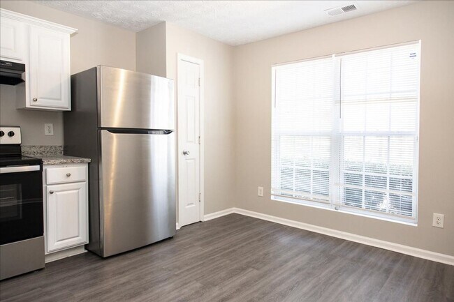 Foto del edificio - $400 Move In Special: Newly Renovated 3/2 Townhome in Quiet Decatur Neighborhood!