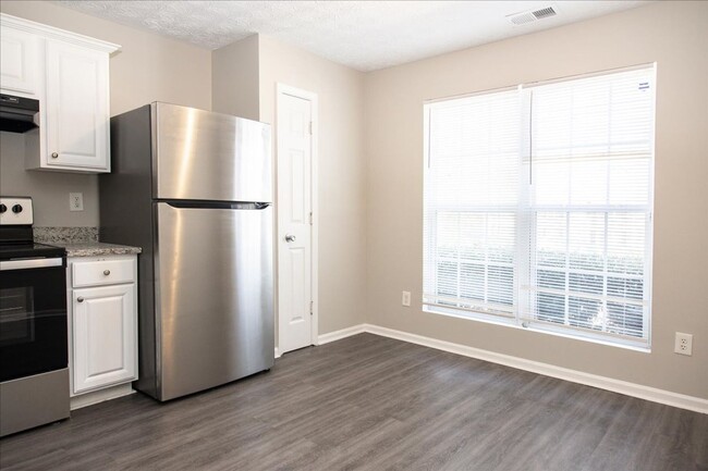 Foto del edificio - Newly Renovated 3/2 Townhome in Quiet Decatur Neighborhood!