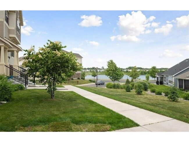 Foto del edificio - 8277 Norwood Ln N