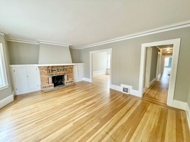 Building Photo - Pristine 3BR + Bonus Rooms/2BA - Ocean Vie...