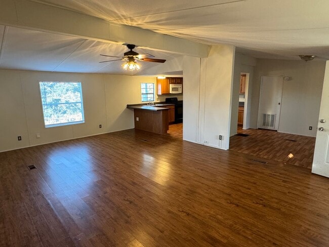 Foto del edificio - 4044 Friendship Rd