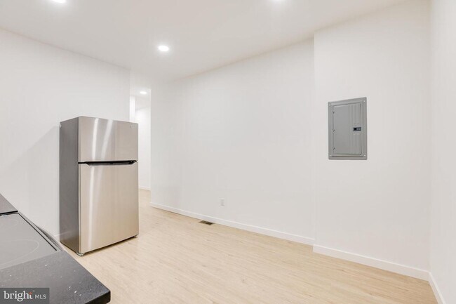 Foto del edificio - 5855 Larchwood Ave