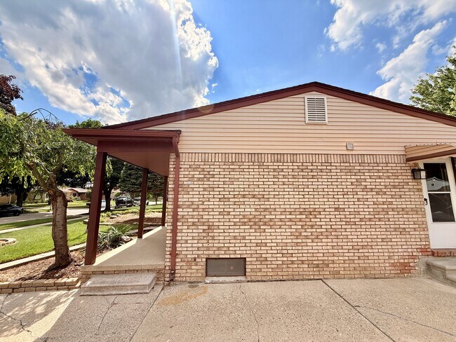 Foto del edificio - 11849 Ontario Dr