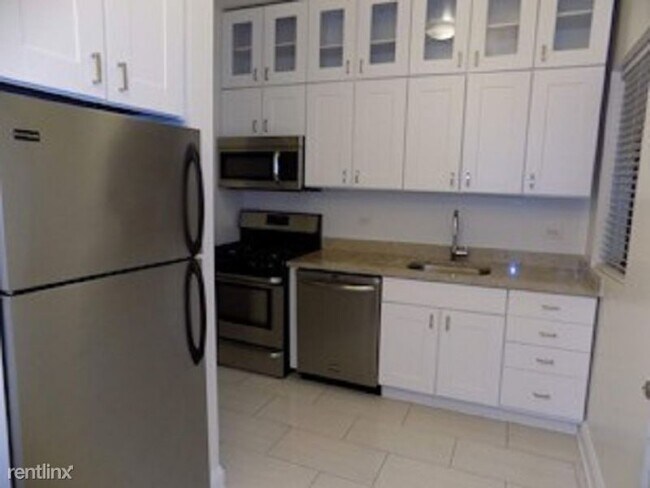 Foto del edificio - 539 W Dickens Ave