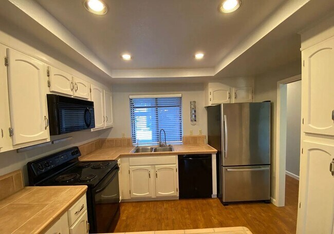 Foto del edificio - CAMPBELL - Spacious townhome with central ...