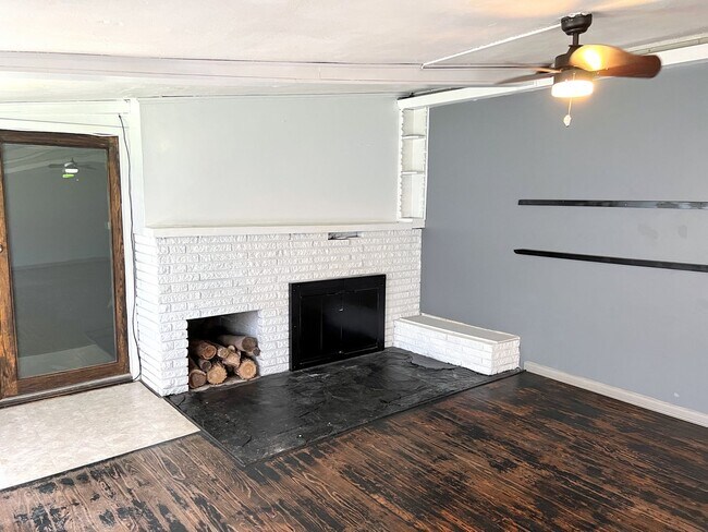 Building Photo - Ranch style 3 bedroom 2 bath home
