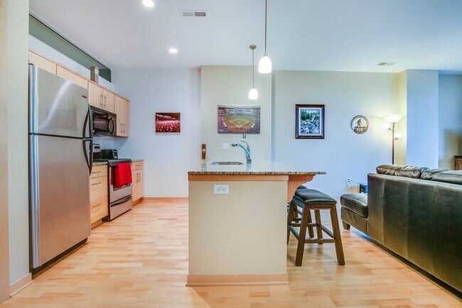 Foto del edificio - 601 E Ogden Ave