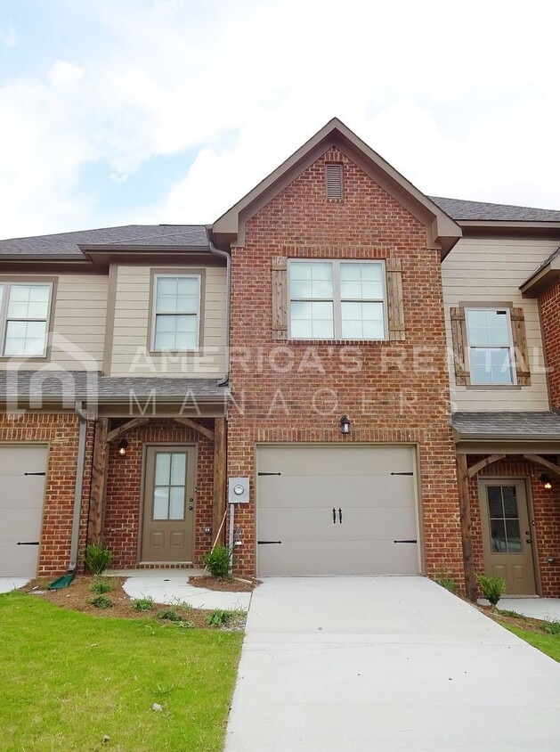 Primary Photo - Spacious Town Home for rent in Gardendale....