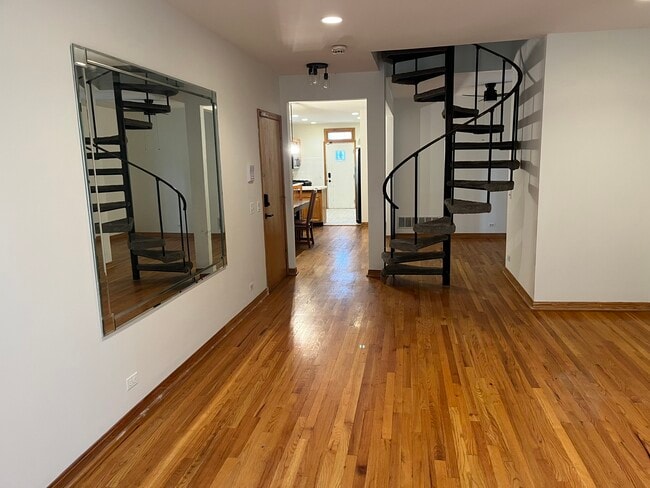 Building Photo - 8742 S Harper Ave