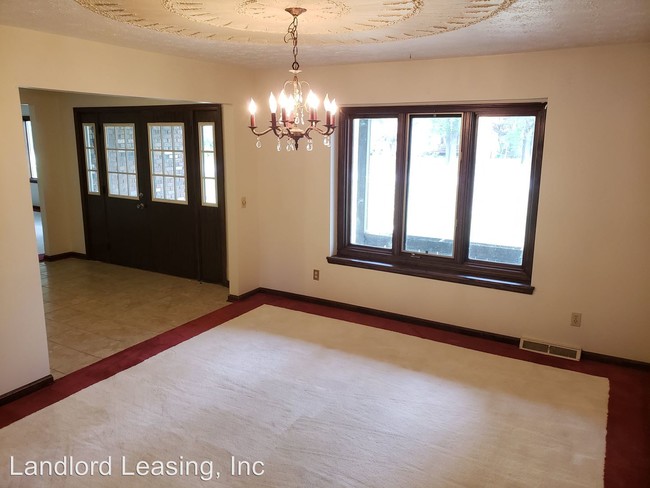 Building Photo - 5 br, 2.5 bath House - 5130 Oak Hill Blvd.
