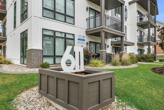 Foto del interior - 611 S State St -Waitlist Open for August 2027