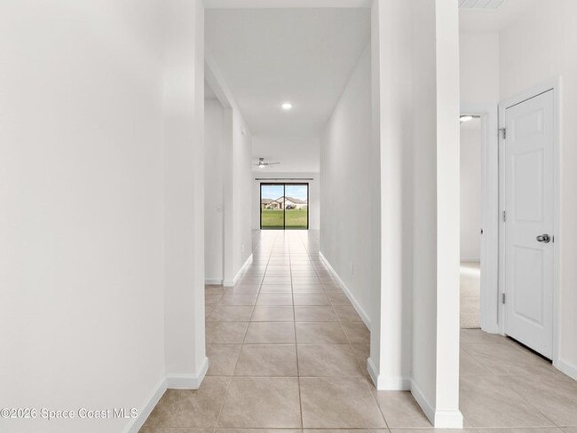 Foto del edificio - 5388 Waterfall Pl