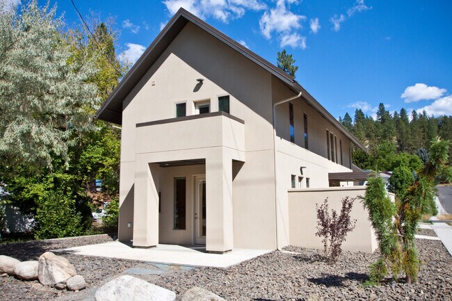 Building Photo - New Build-Beautiful Home!