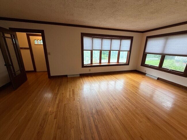 Foto del edificio - 3322 Ridgeway Ave