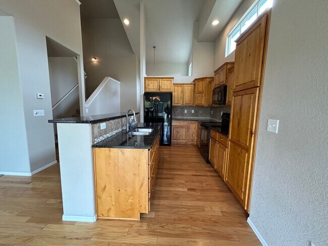 Foto del edificio - $500 Off First Month Of Rent! Modern 3BR Townhome with Fenced Yard & Garage
