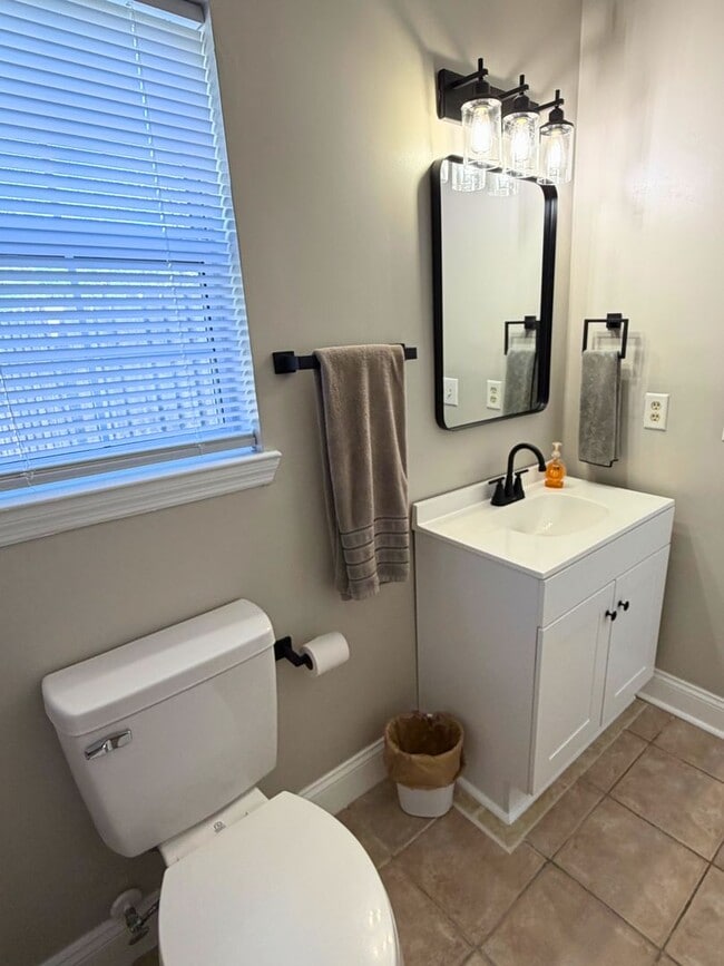 Building Photo - Updated 4BR/2BA Home in Cul-de-Sac