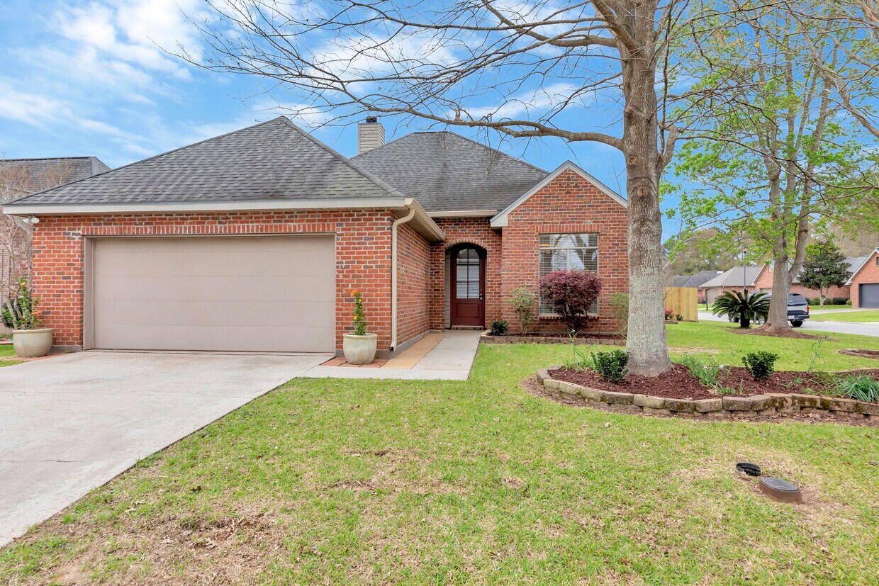 Primary Photo - 107 Quiet Meadows Dr