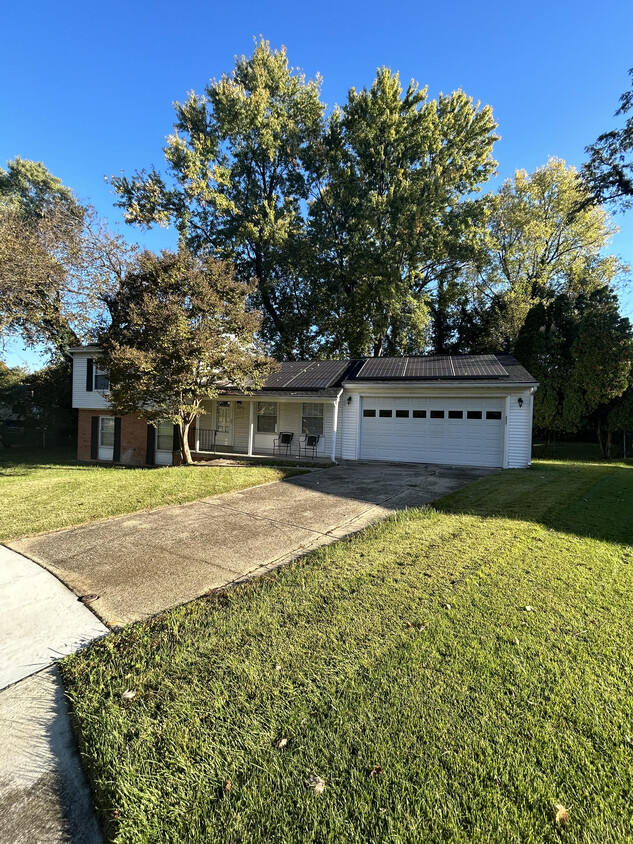 Massive Front Yard - 507 Willow Hill Ct