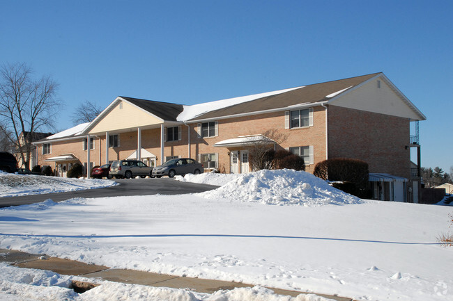 Primary Photo - Colonial Apartments