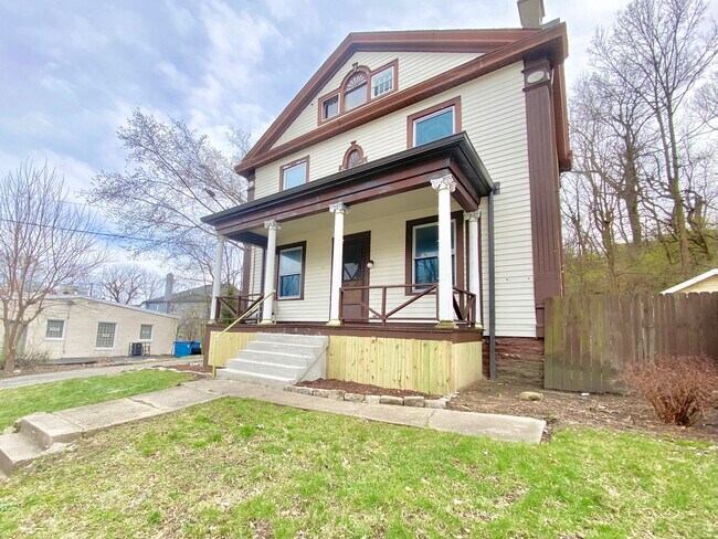 Building Photo - 287 Earnshaw Ave