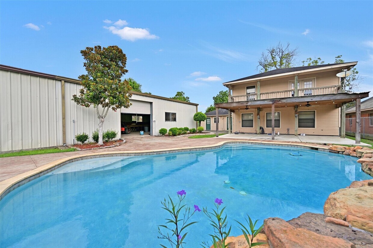Foto principal - 5314 Pine Ave