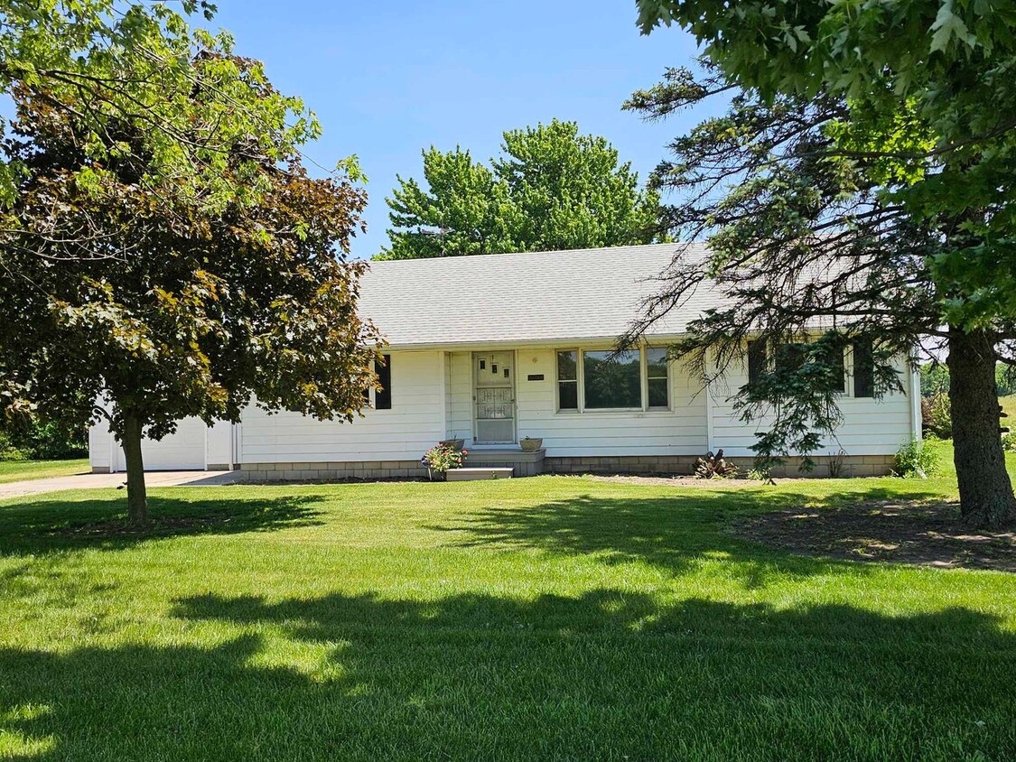 Primary Photo - Ranch home in a country setting