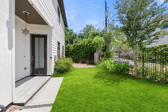 Foto del edificio - 4852 Rich Oak Dr