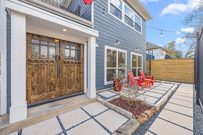 Photo - 202 E 7th St House