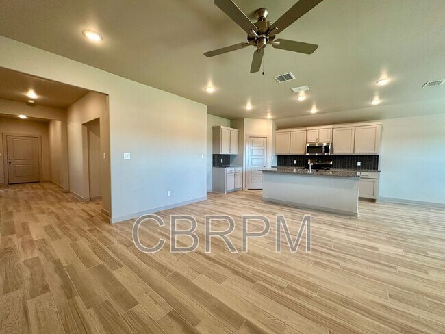 Foto del edificio - 613 E 13th St
