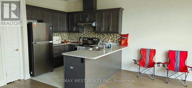 Photo du bâtiment - 24 Manhattan Ct.