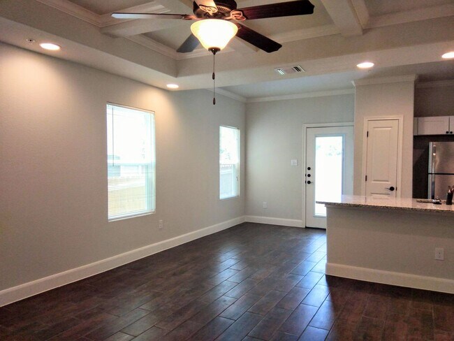 Foto del edificio - *COMING SOON* 3BR / 2.5BA Home | Fenced Backyard, Garage & Stainless Appliances!