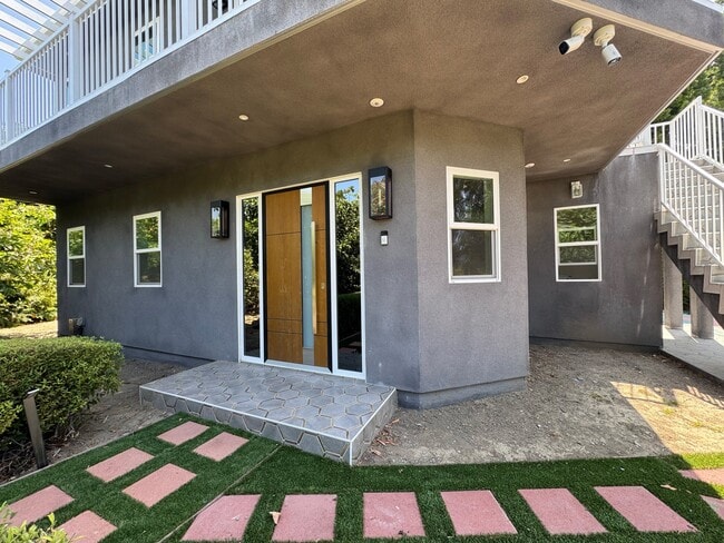 Photo - 18320 Ingomar St (Los Angeles, CA) Apartment