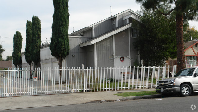 Building Photo - Raymond Apartments