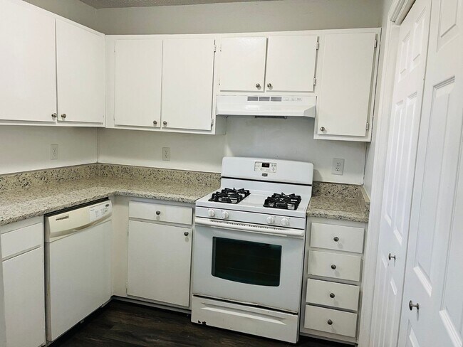 Foto del edificio - 5612 Windwood Rd