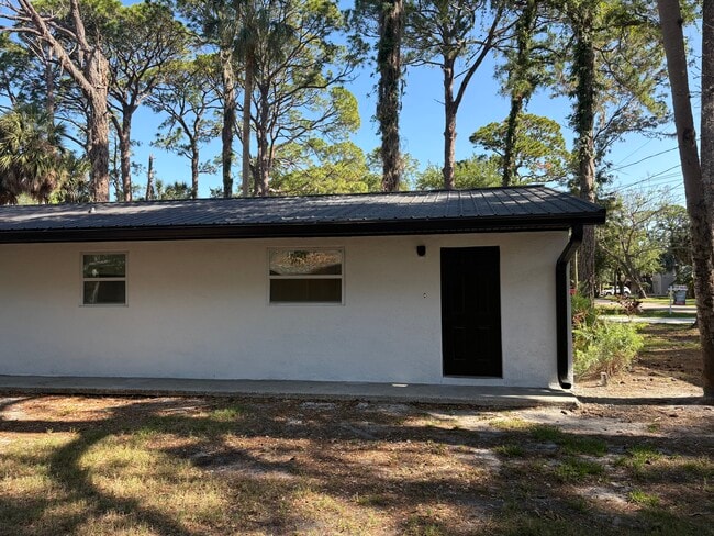 Foto del edificio - 7133 Pinewood Dr